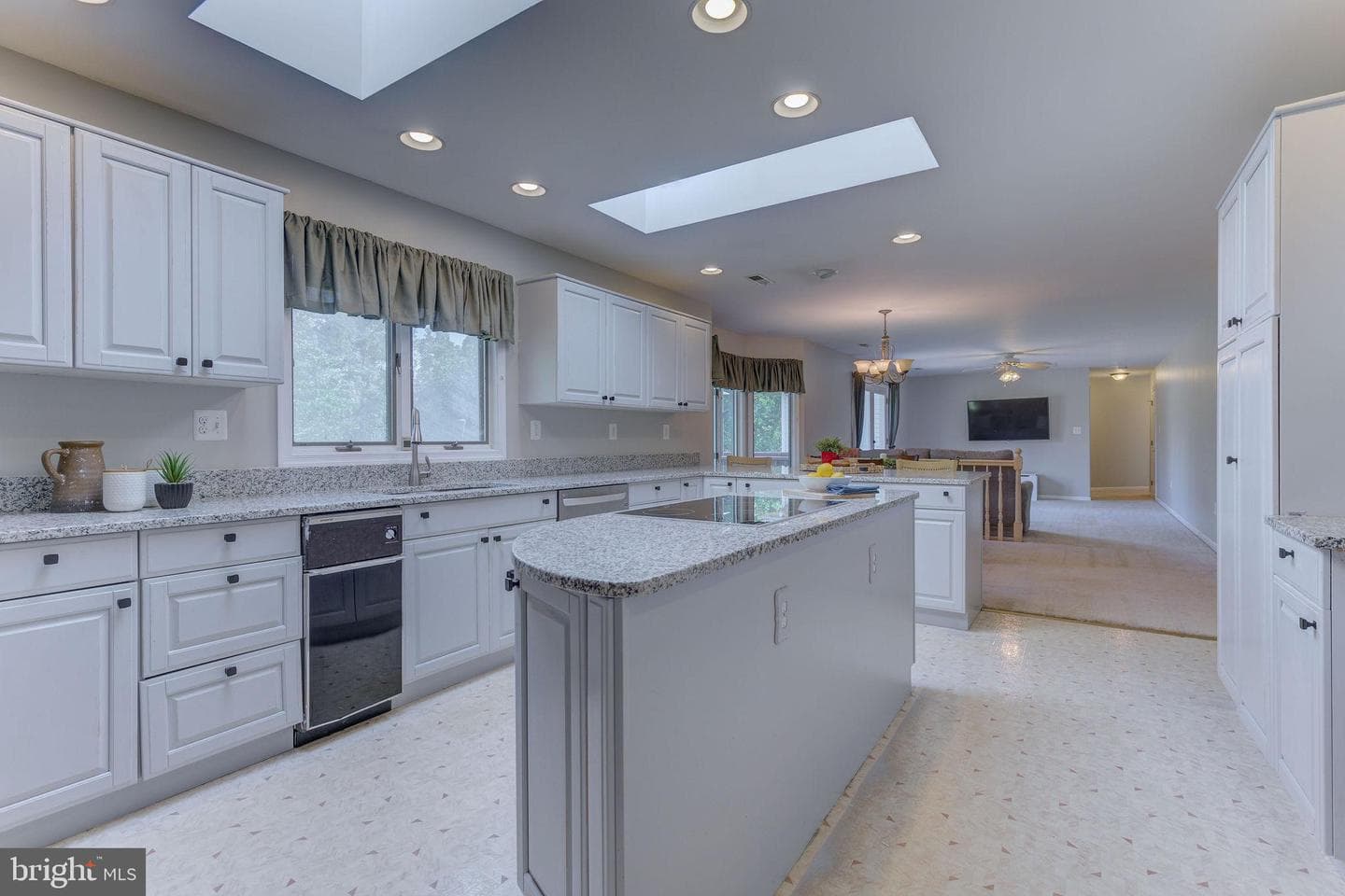 345 Jw Williams Road photo 6
