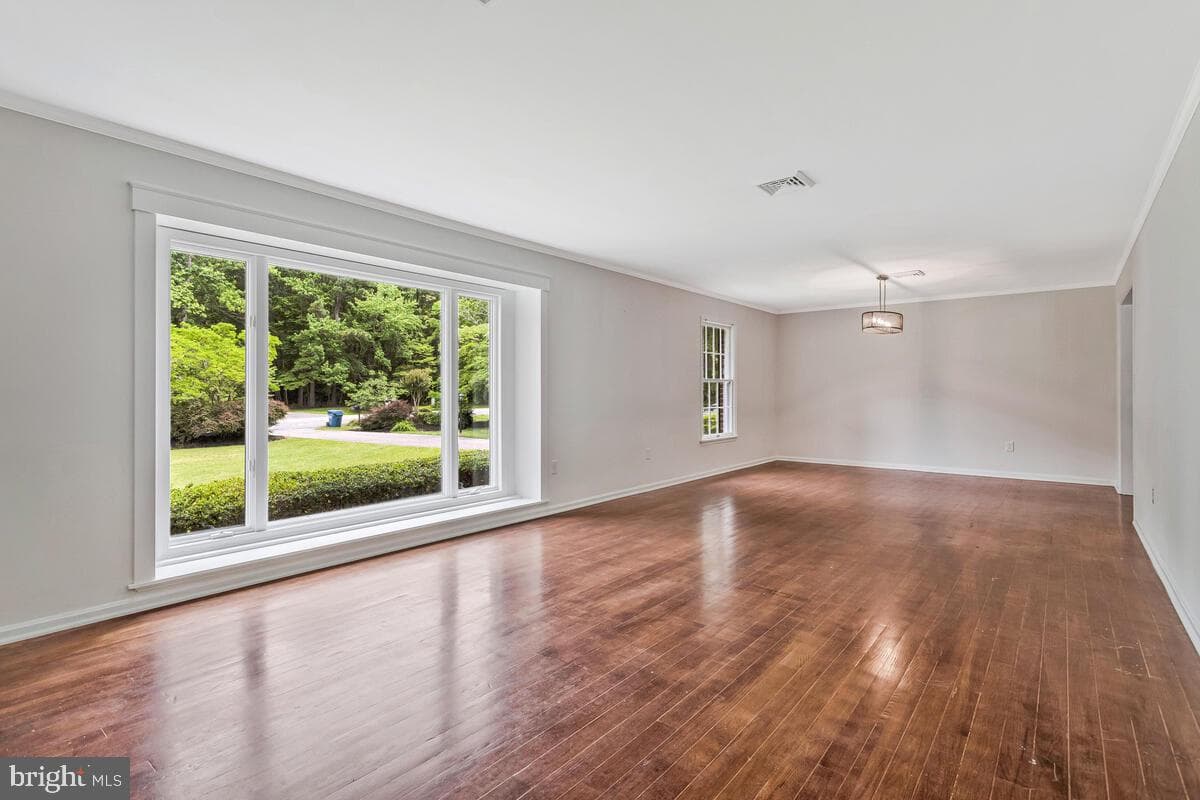 7251 Bond St. photo 3
