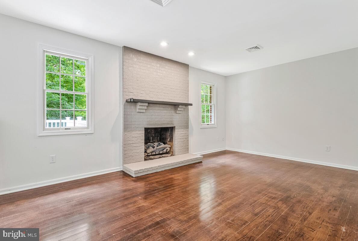 7251 Bond St. photo 4