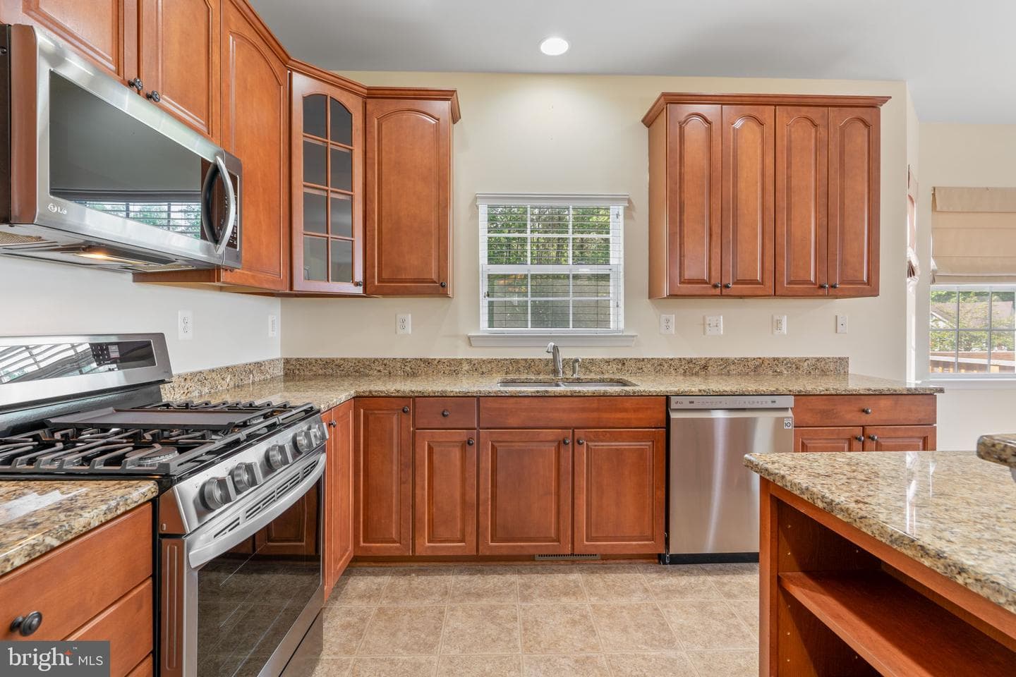 2024 Baythorne Road photo 8