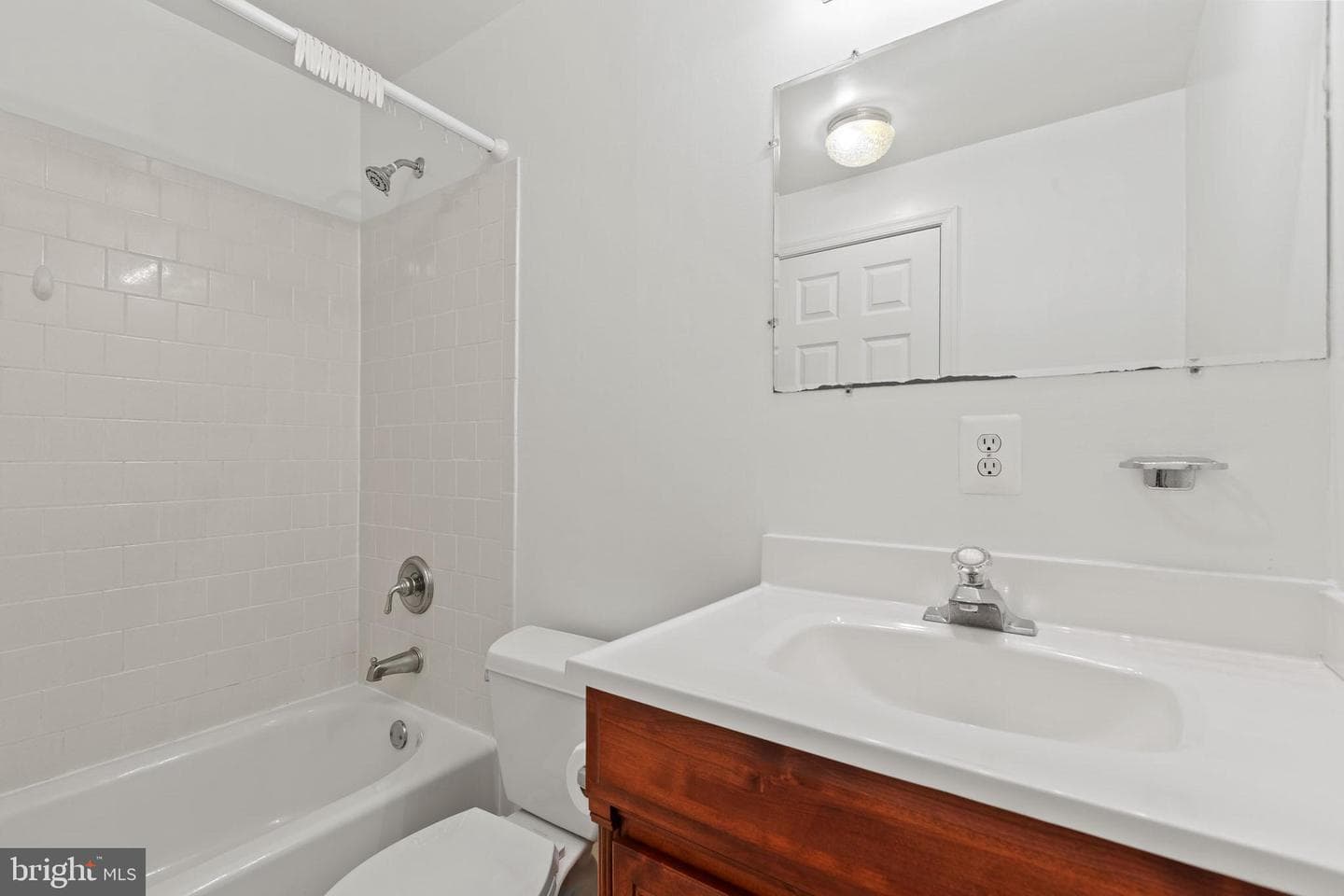 423 Cambridge Place photo 24
