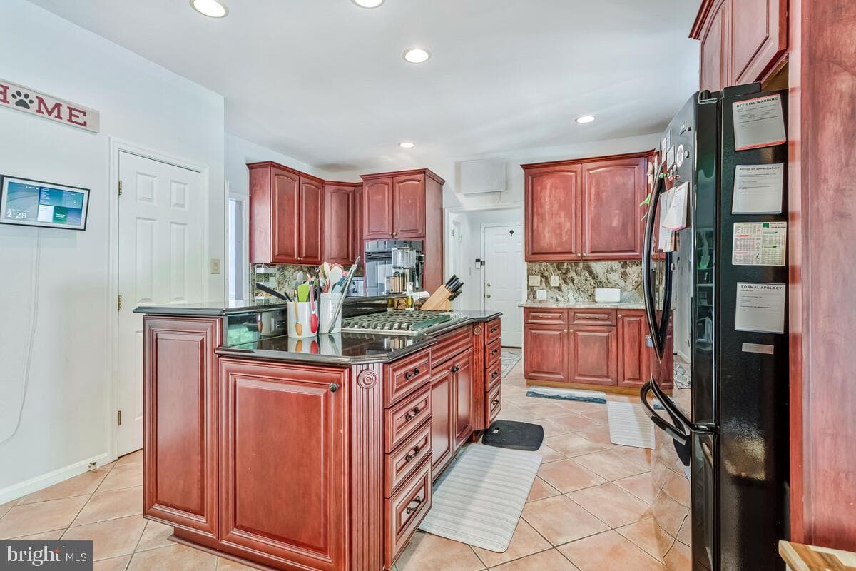 2015 Rosedale Lane photo 14
