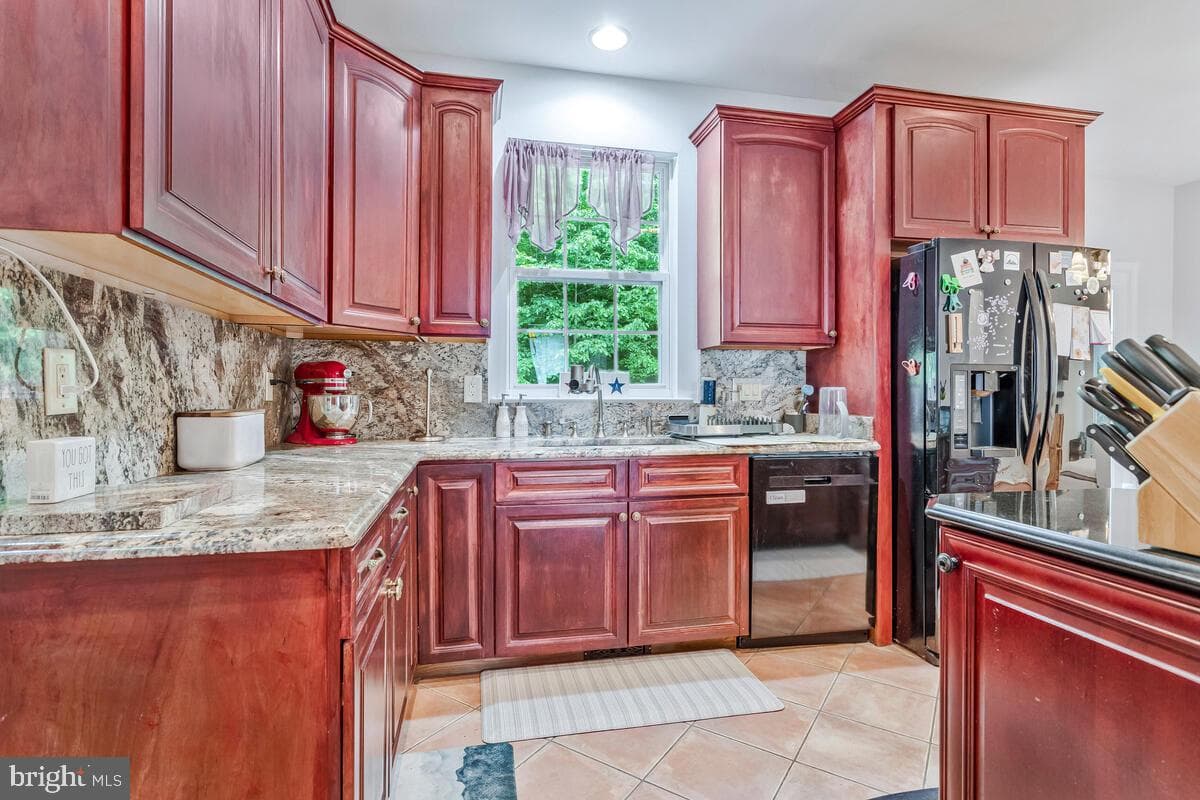 2015 Rosedale Lane photo 18