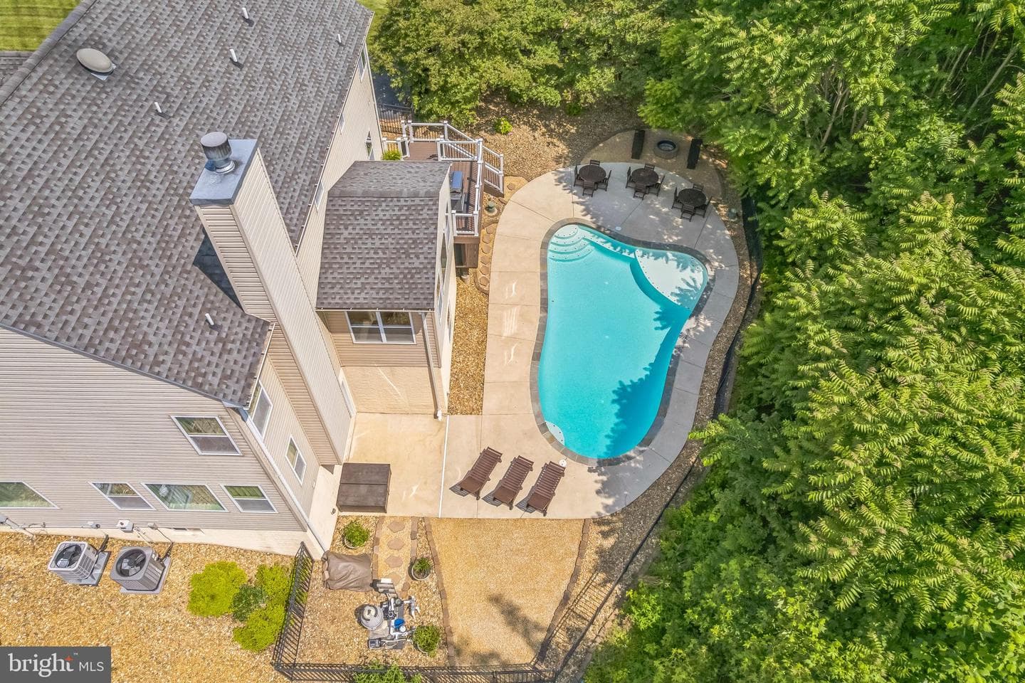 2058 Baythorne Road photo 40