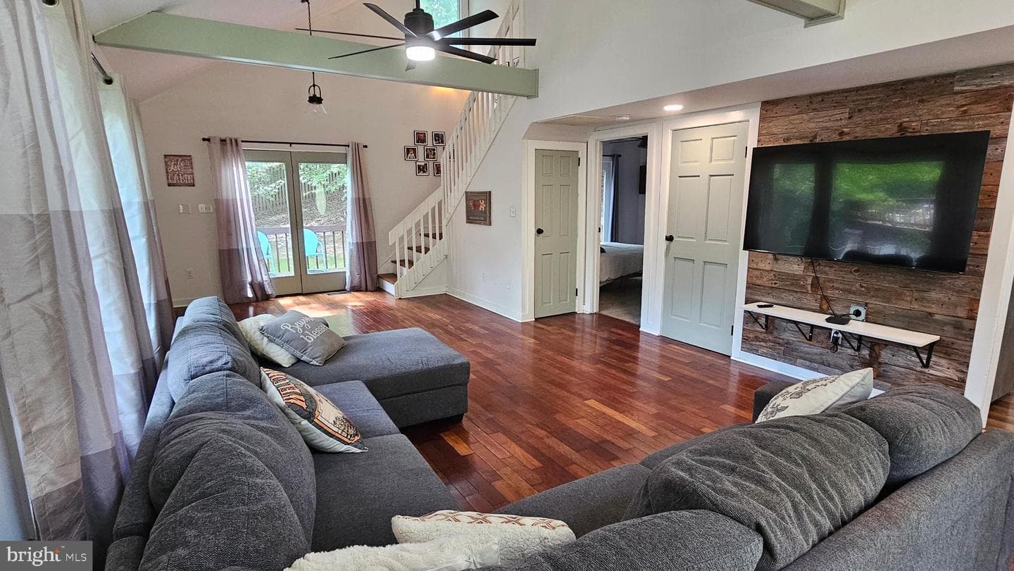 1049 Golden West Way photo 8