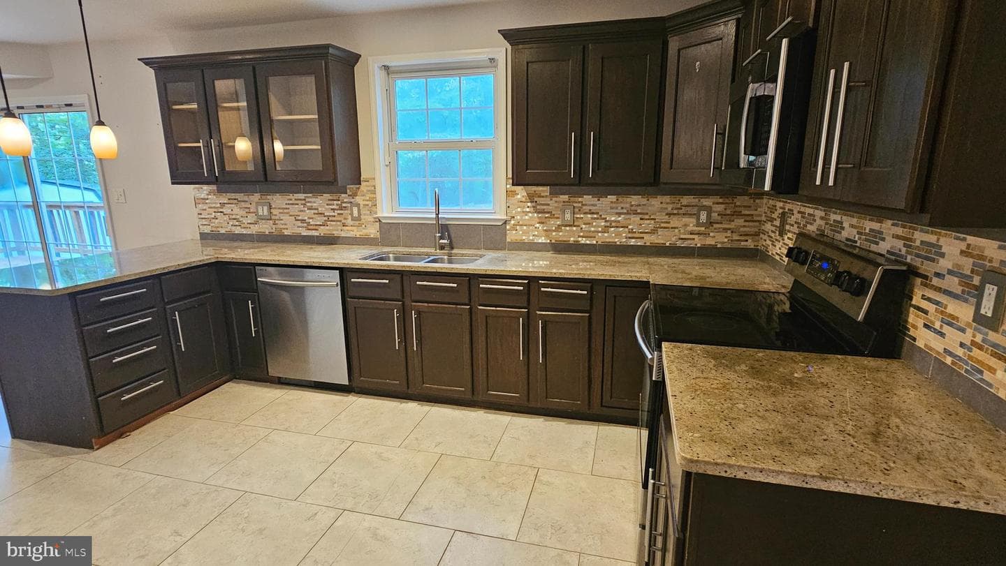 228 Thunderbird Drive photo 5
