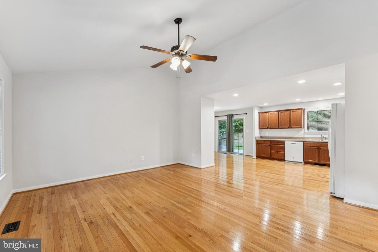 512 Falcon Place photo 3