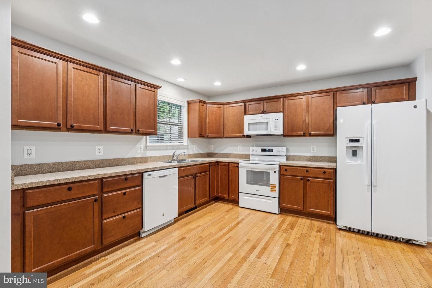 512 Falcon Place photo 8