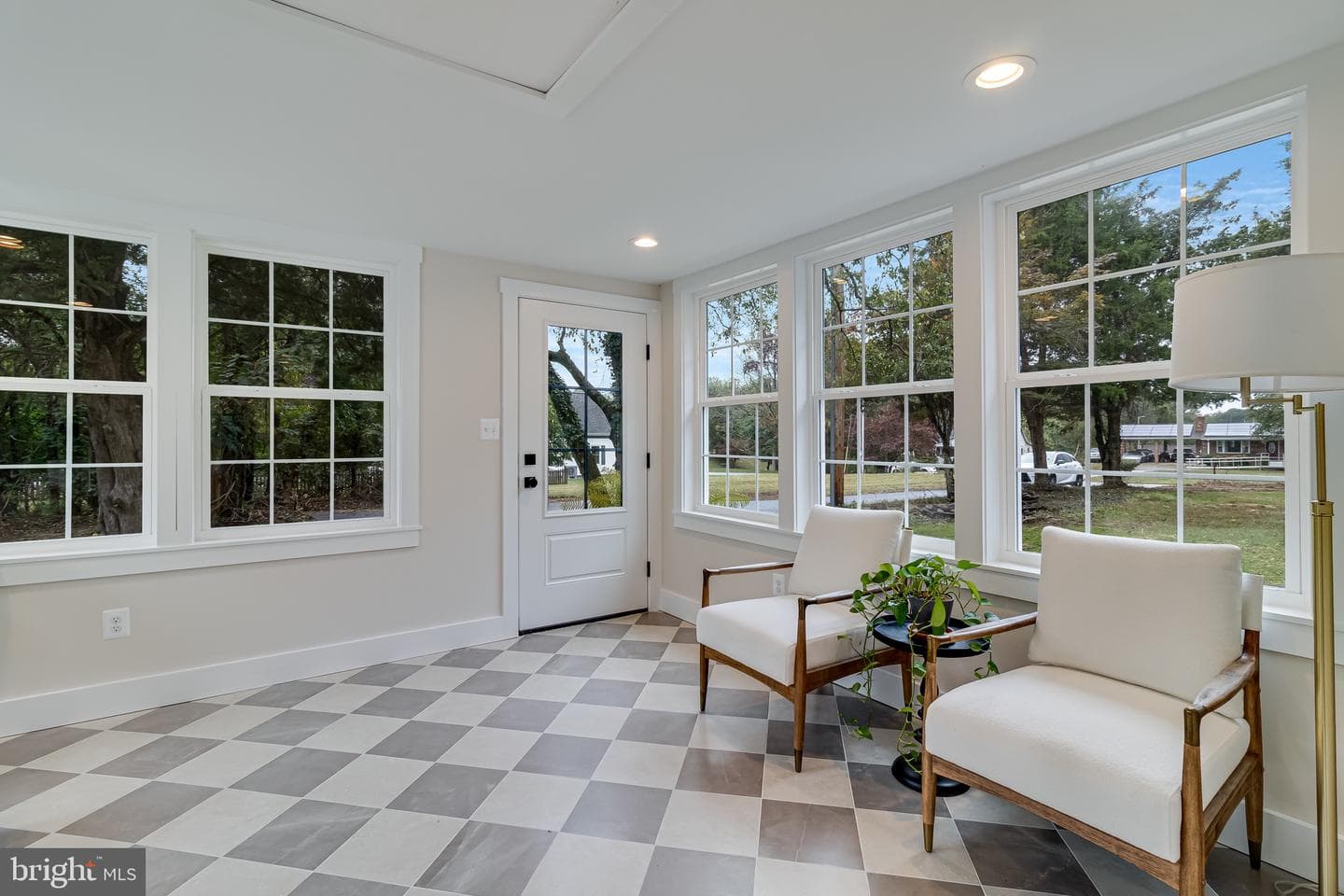 1940 Adelina Road photo 5