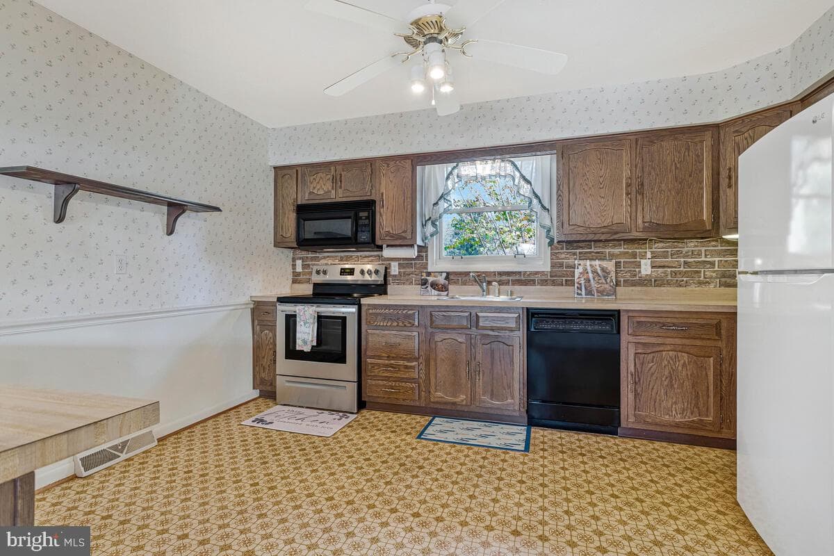 3925 Shamrock Court photo 16