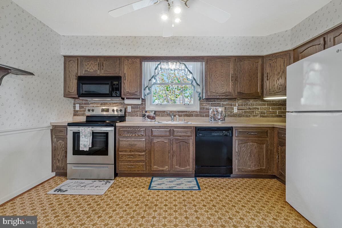 3925 Shamrock Court photo 20