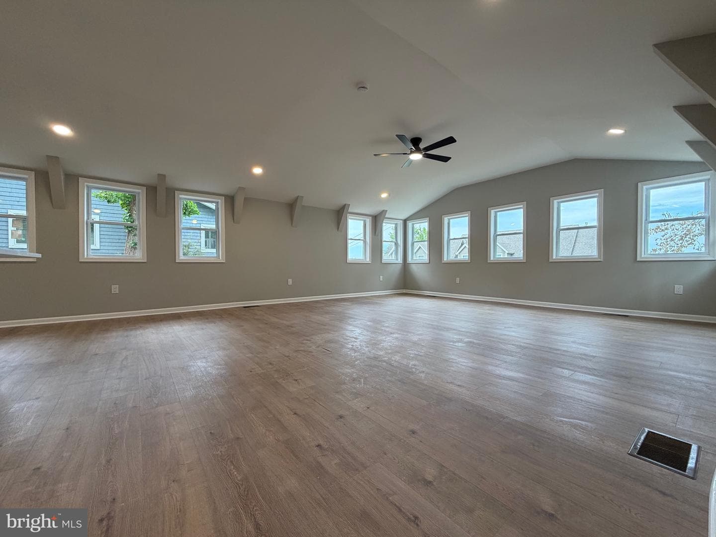 6045 Bayview Road photo 35