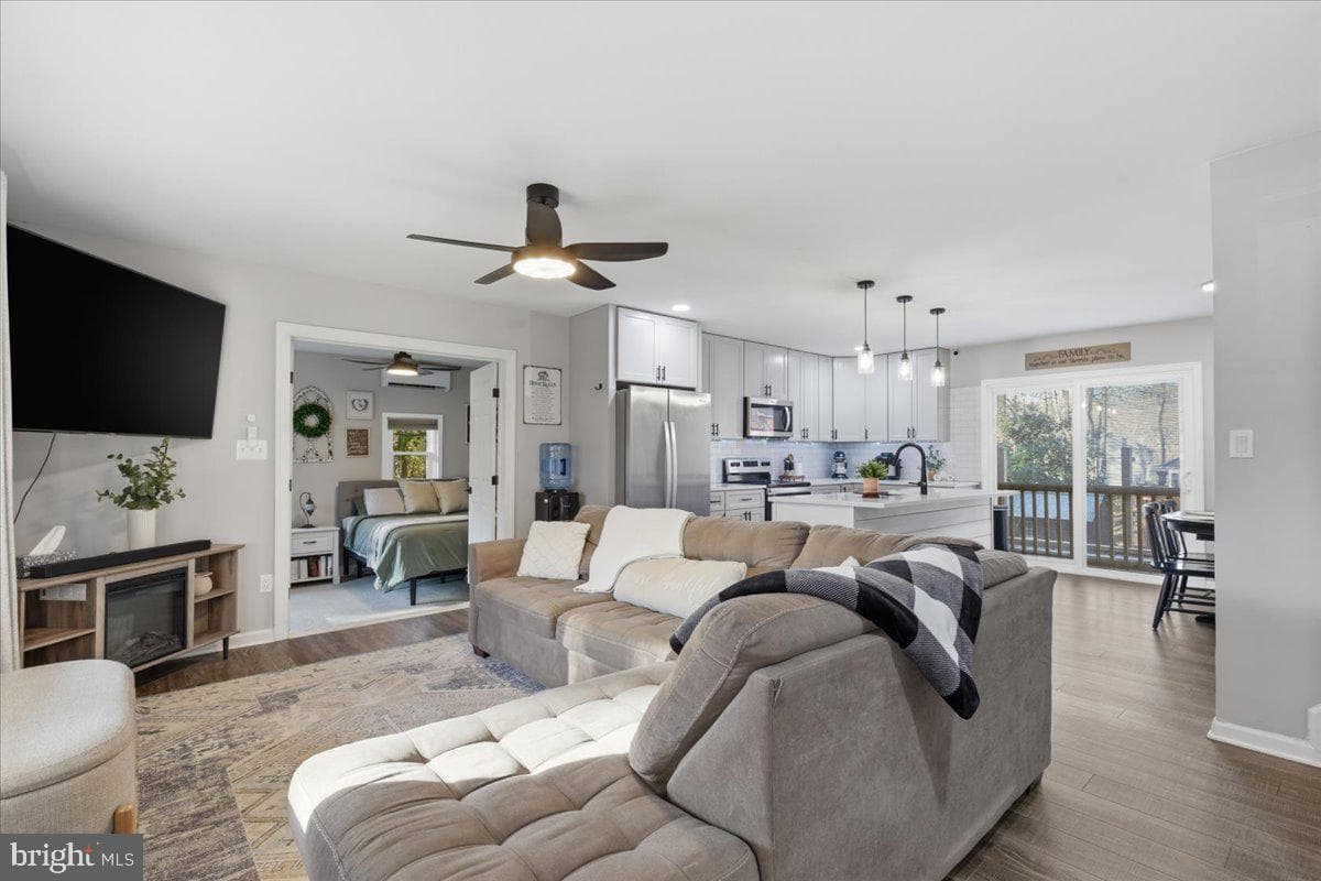 527 Dillon Drive photo 3