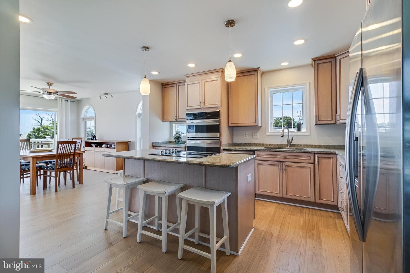 2818 Beach Drive photo 11