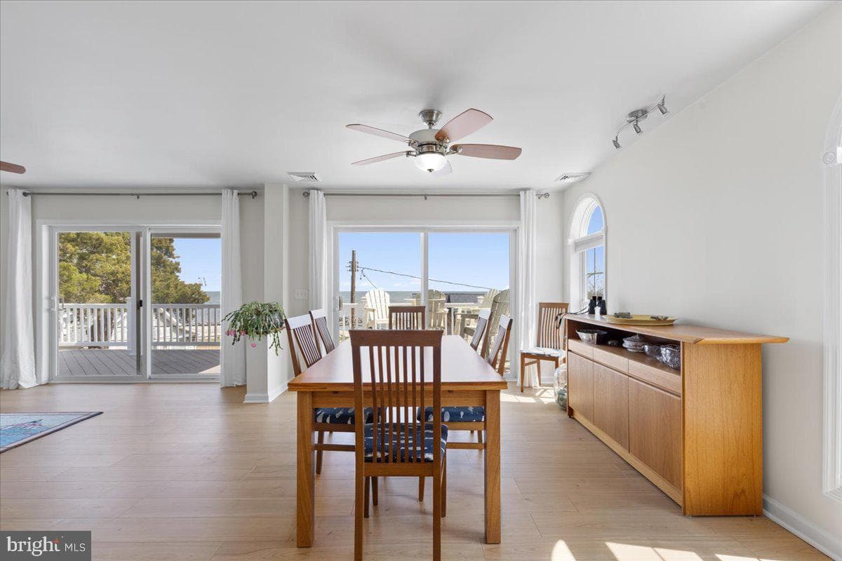 2818 Beach Drive photo 16