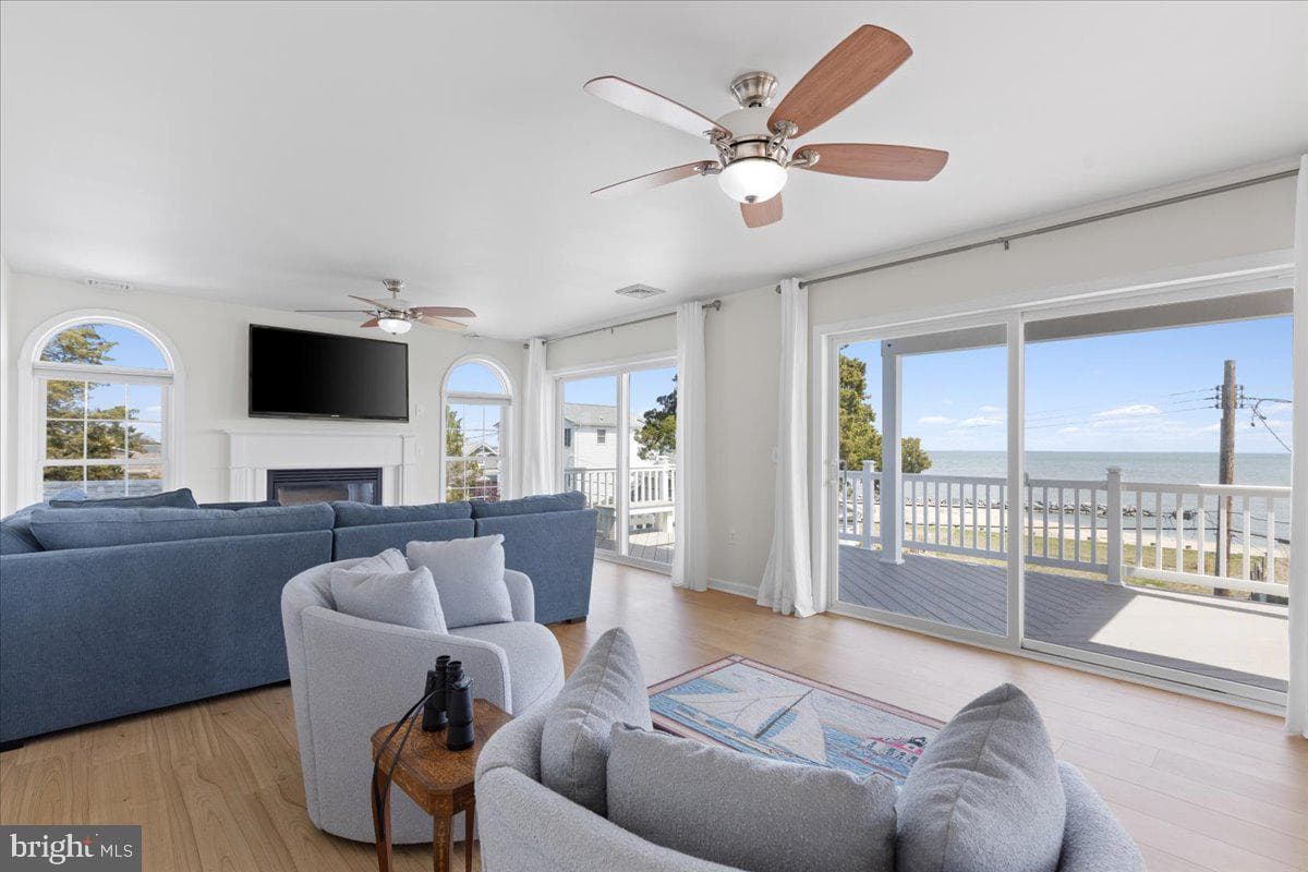 2818 Beach Drive photo 18