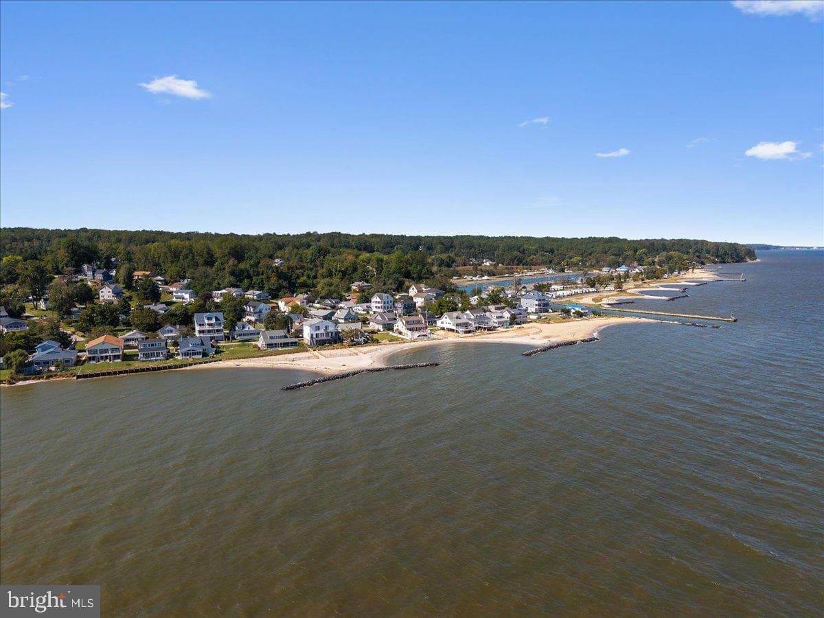 2818 Beach Drive photo 9