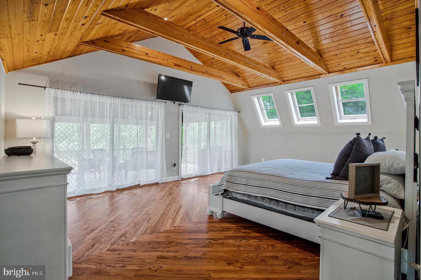 7785 Swan Lane photo 4