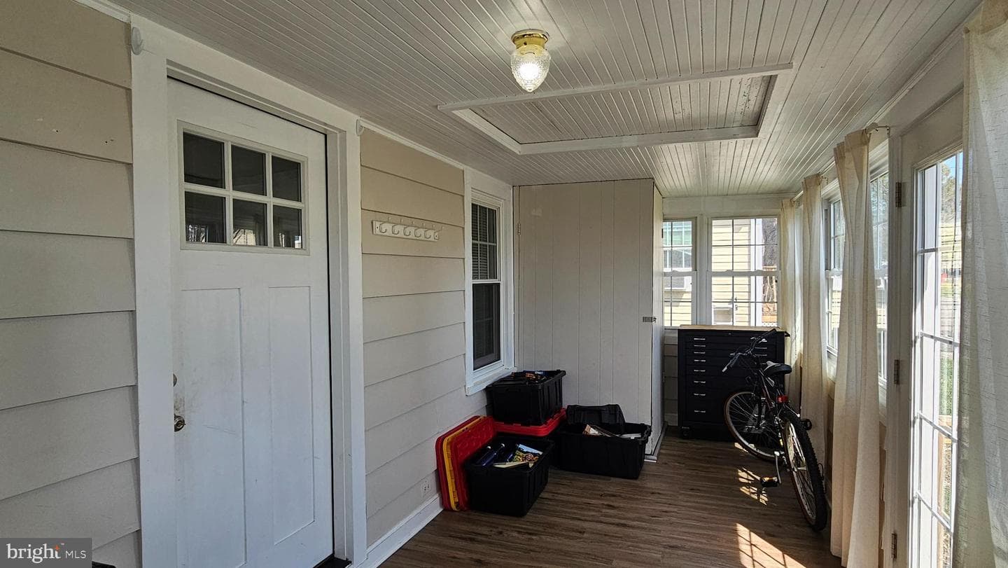 246 Bay Avenue photo 5