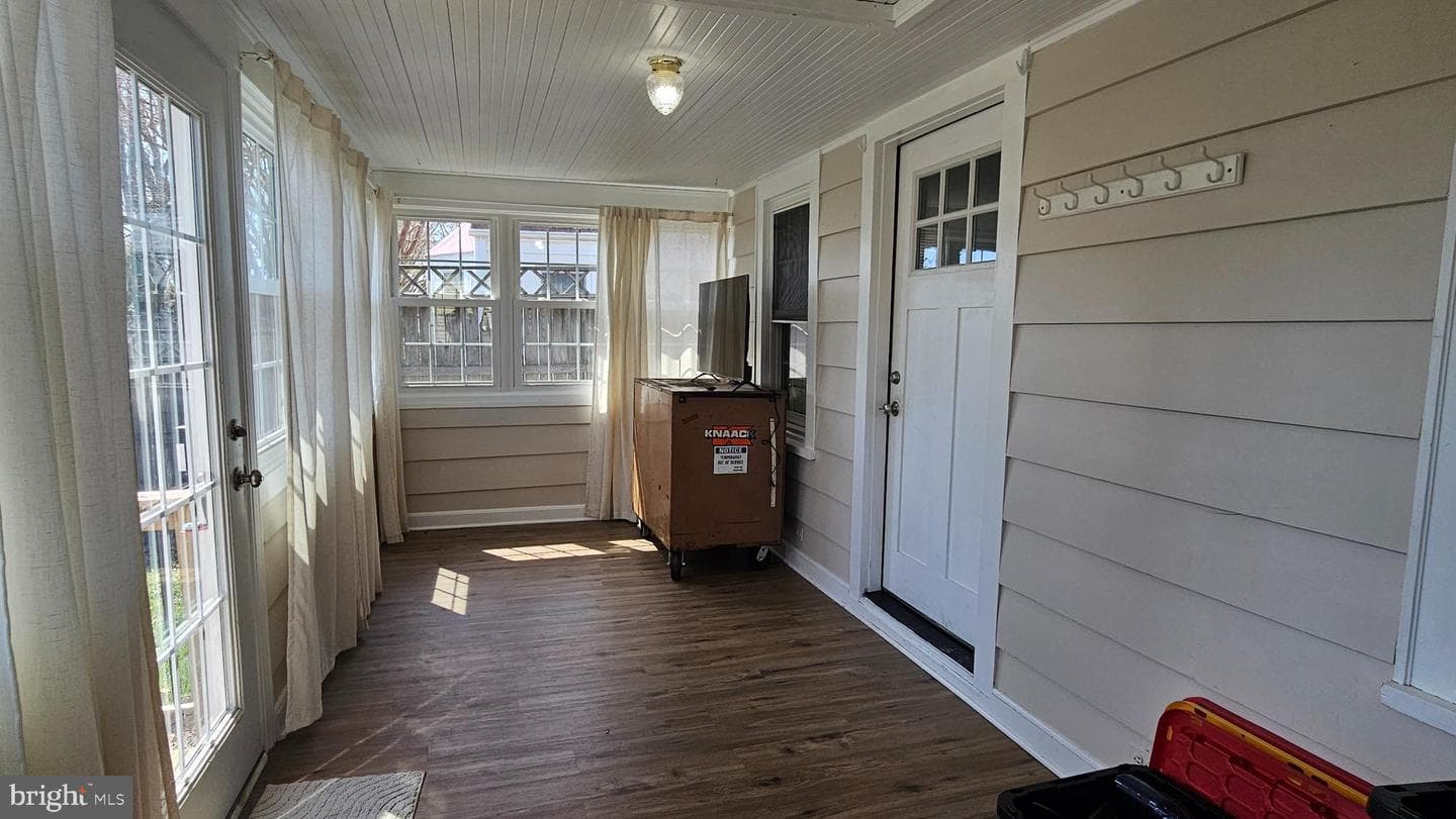 246 Bay Avenue photo 6