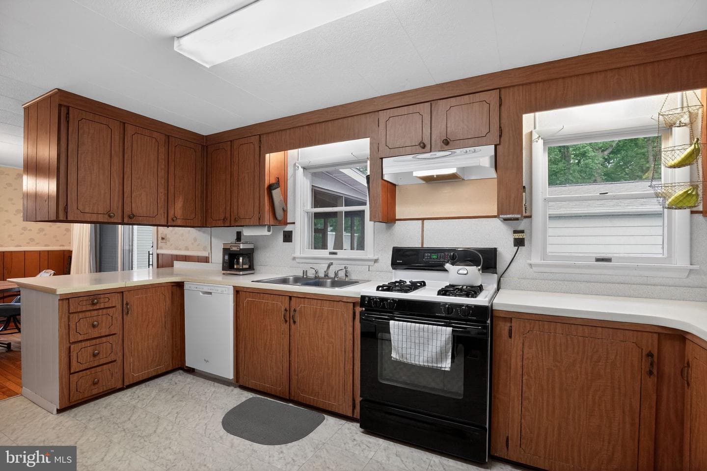 6070 Hill Road photo 11