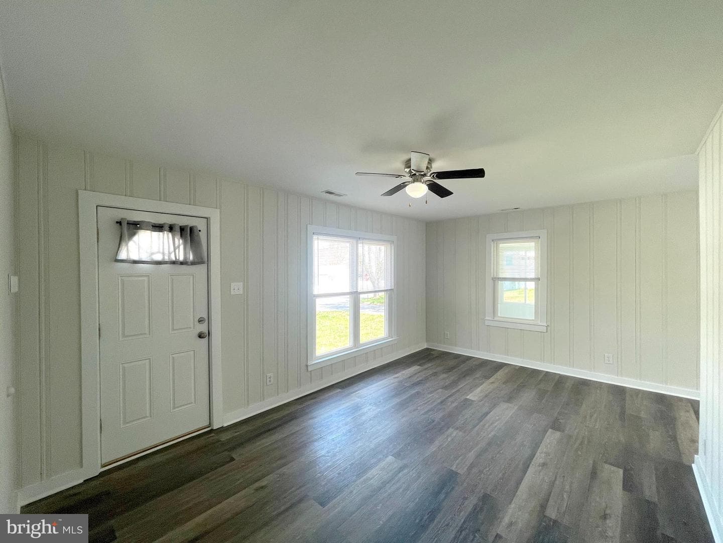 4605 Cummins Avenue photo 2