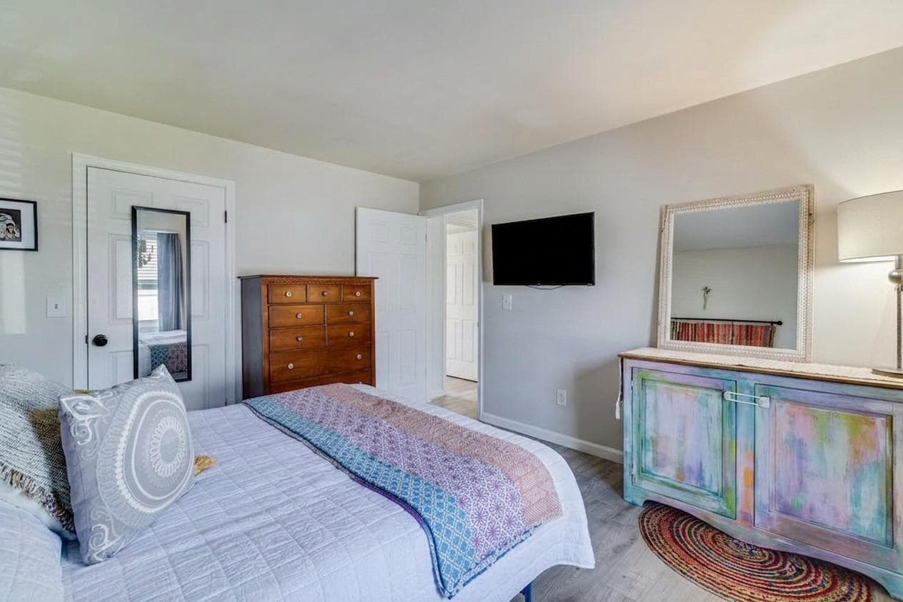 323 Laurel Drive photo 9