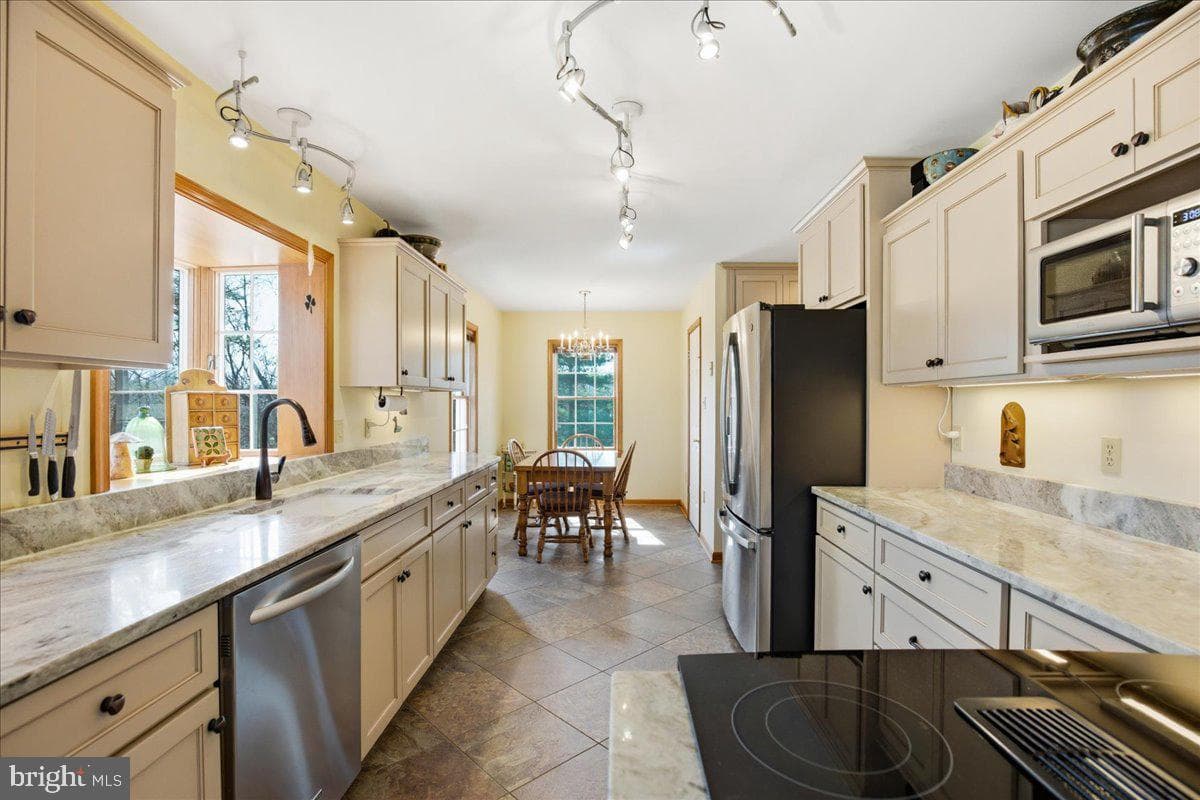 300 Owings Hill Court photo 13