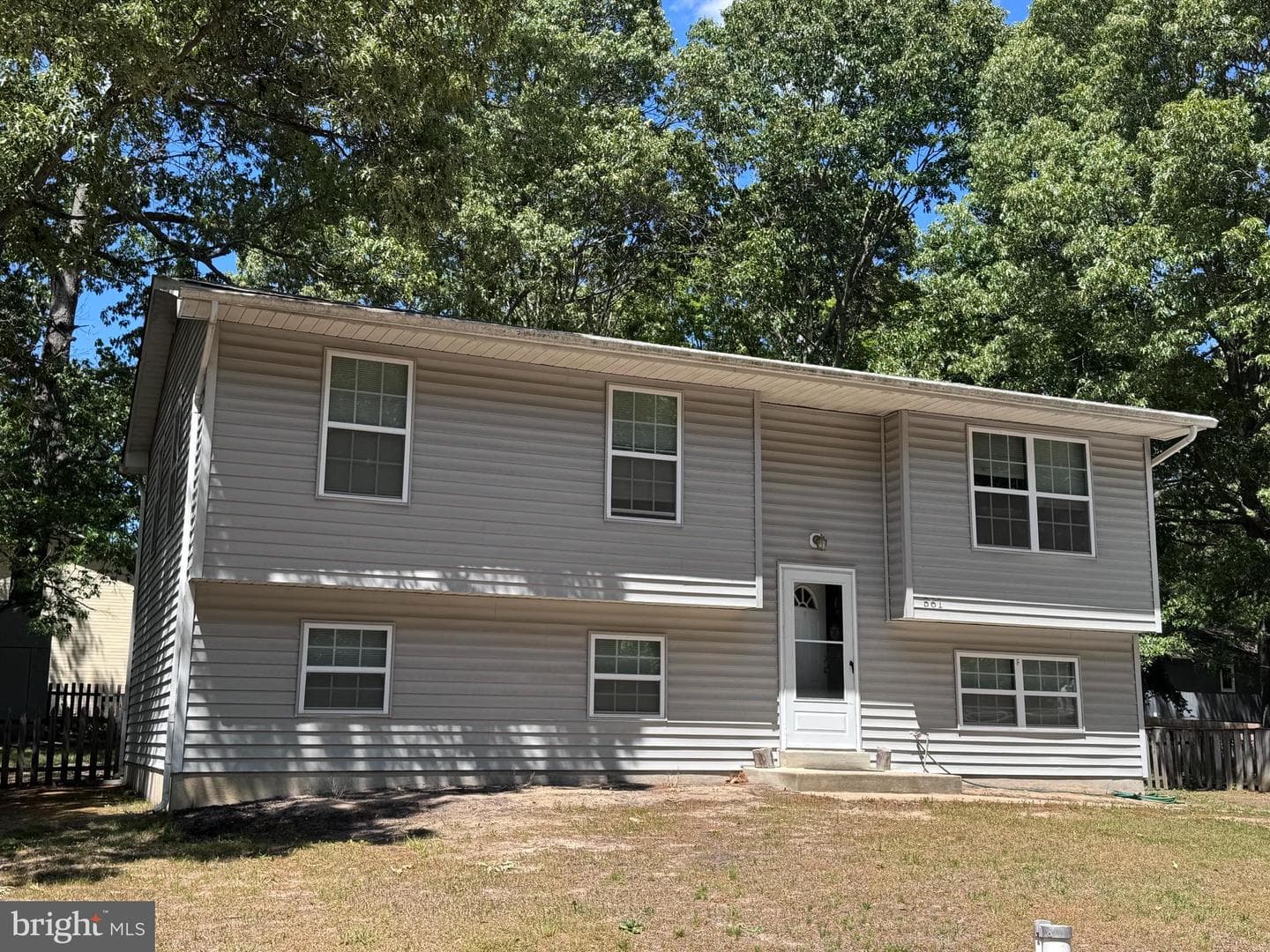 561 White Sands Drive photo 2