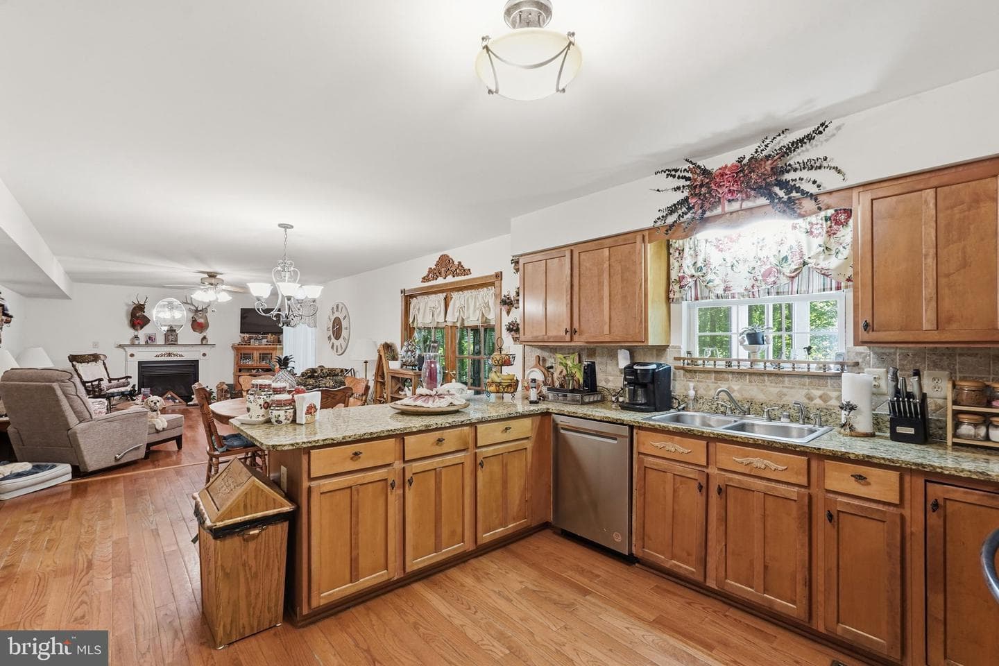 4010 Beach Drive photo 5