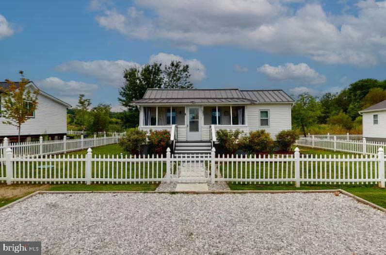 5237 Breezy Point Road photo 2