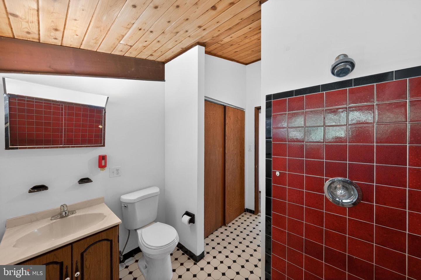 8205 F Street photo 23