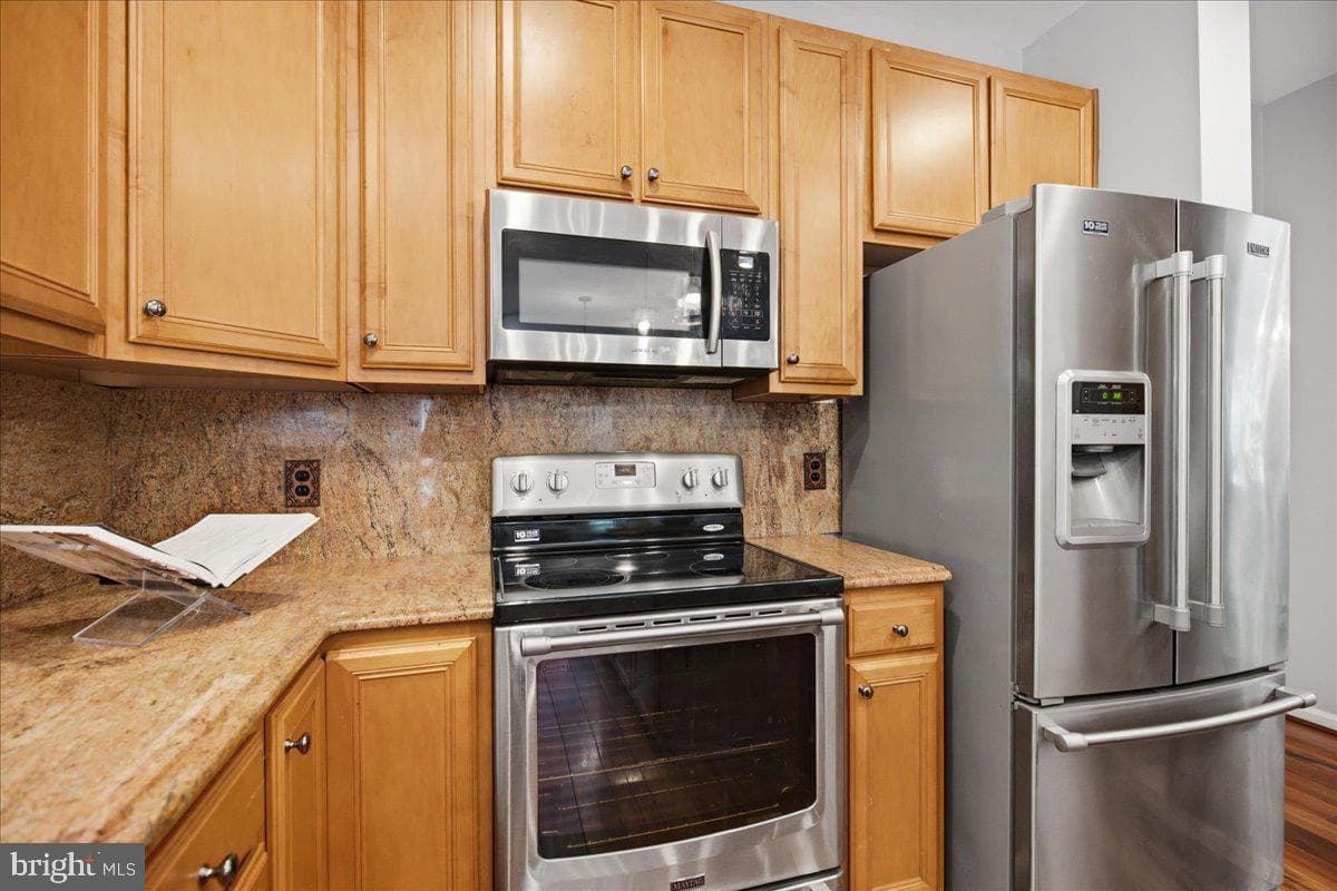 2424 Springbrook Court photo 37