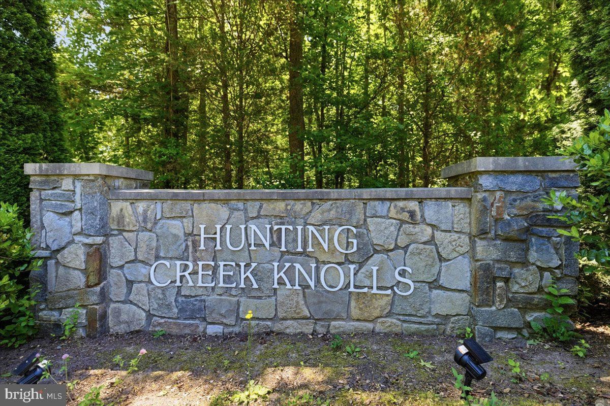 2424 Springbrook Court photo 4