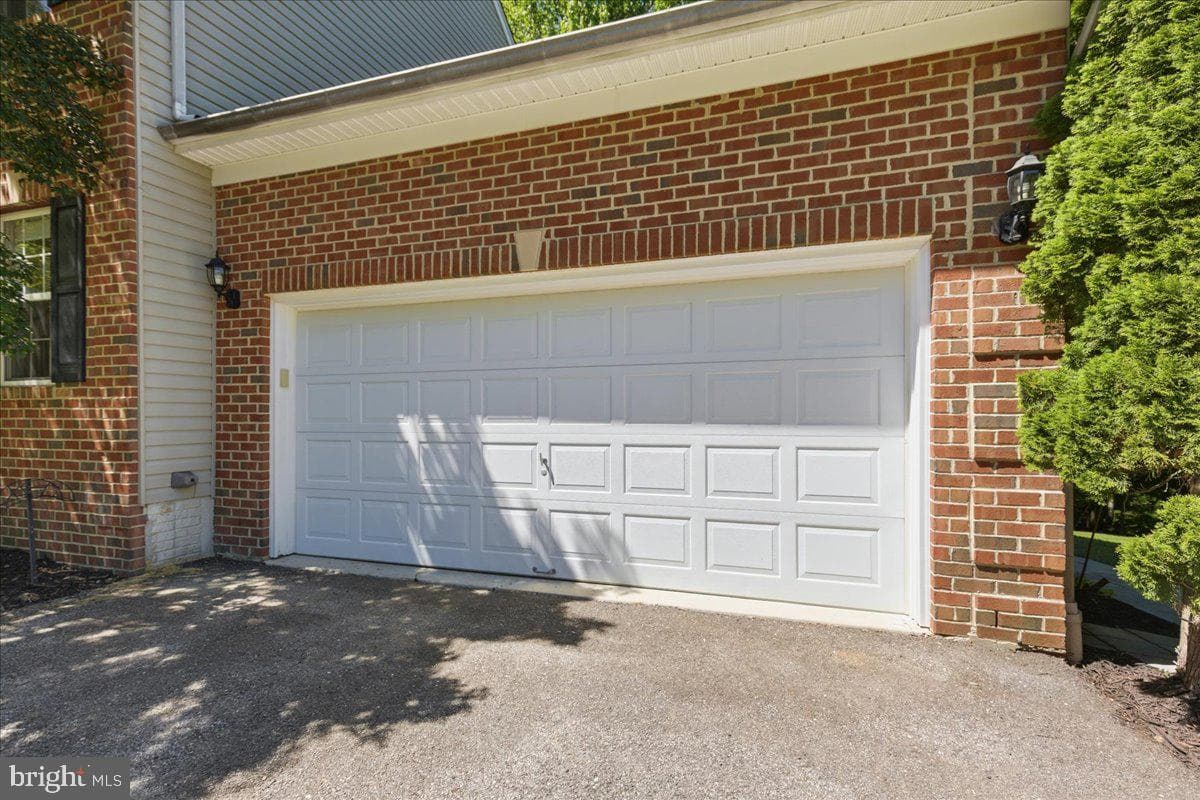 2424 Springbrook Court photo 8