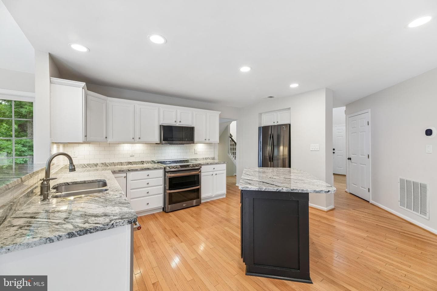 2425 Harrison Court photo 6