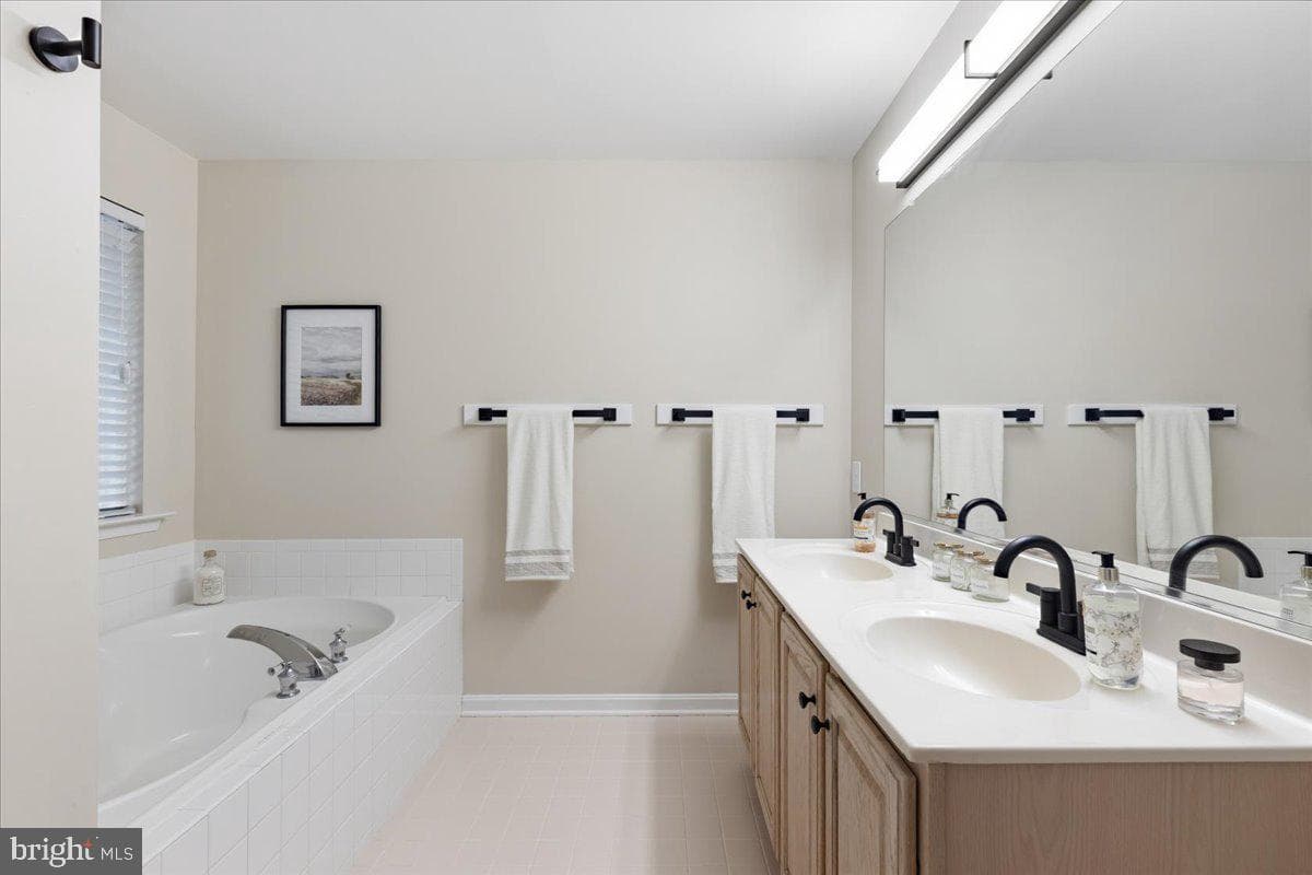 1830 Fenwicke Court photo 38