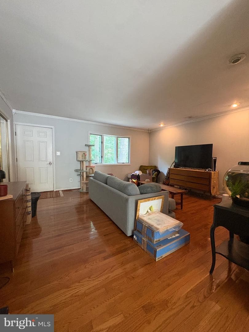 5885 Valley photo 5