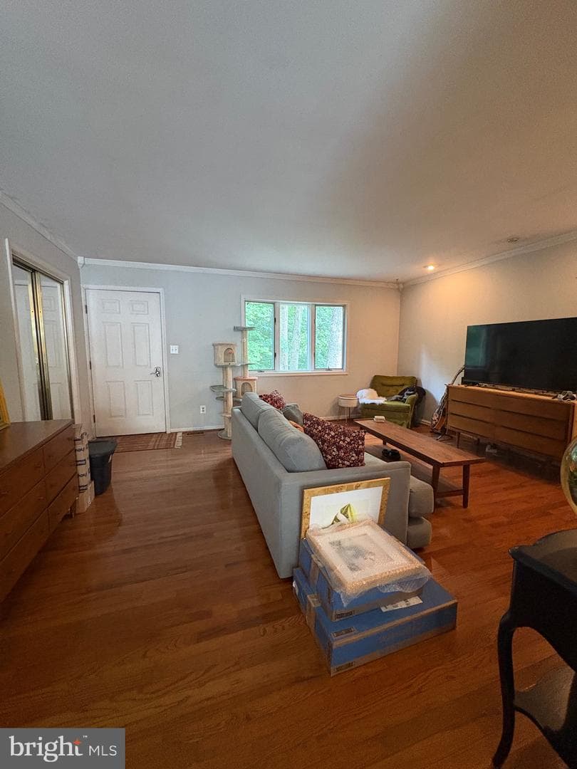 5885 Valley photo 6