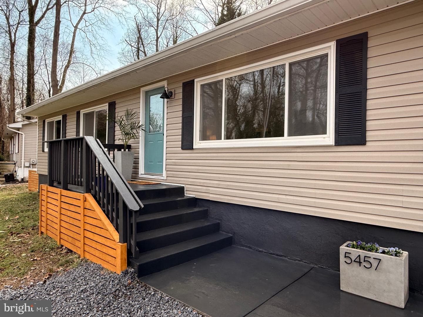5457 Bayview Avenue photo 1