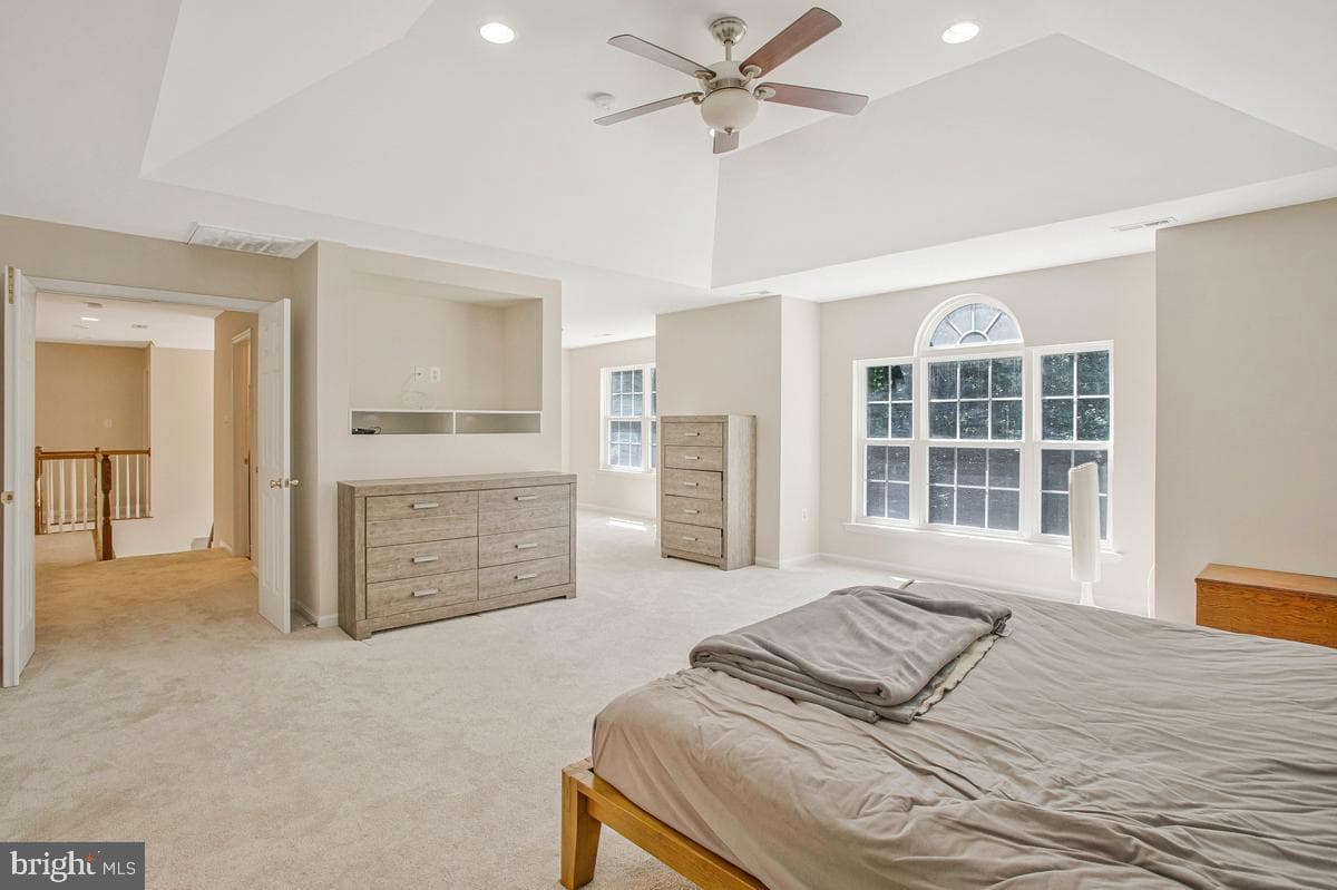 1000 Tiffany Park photo 34