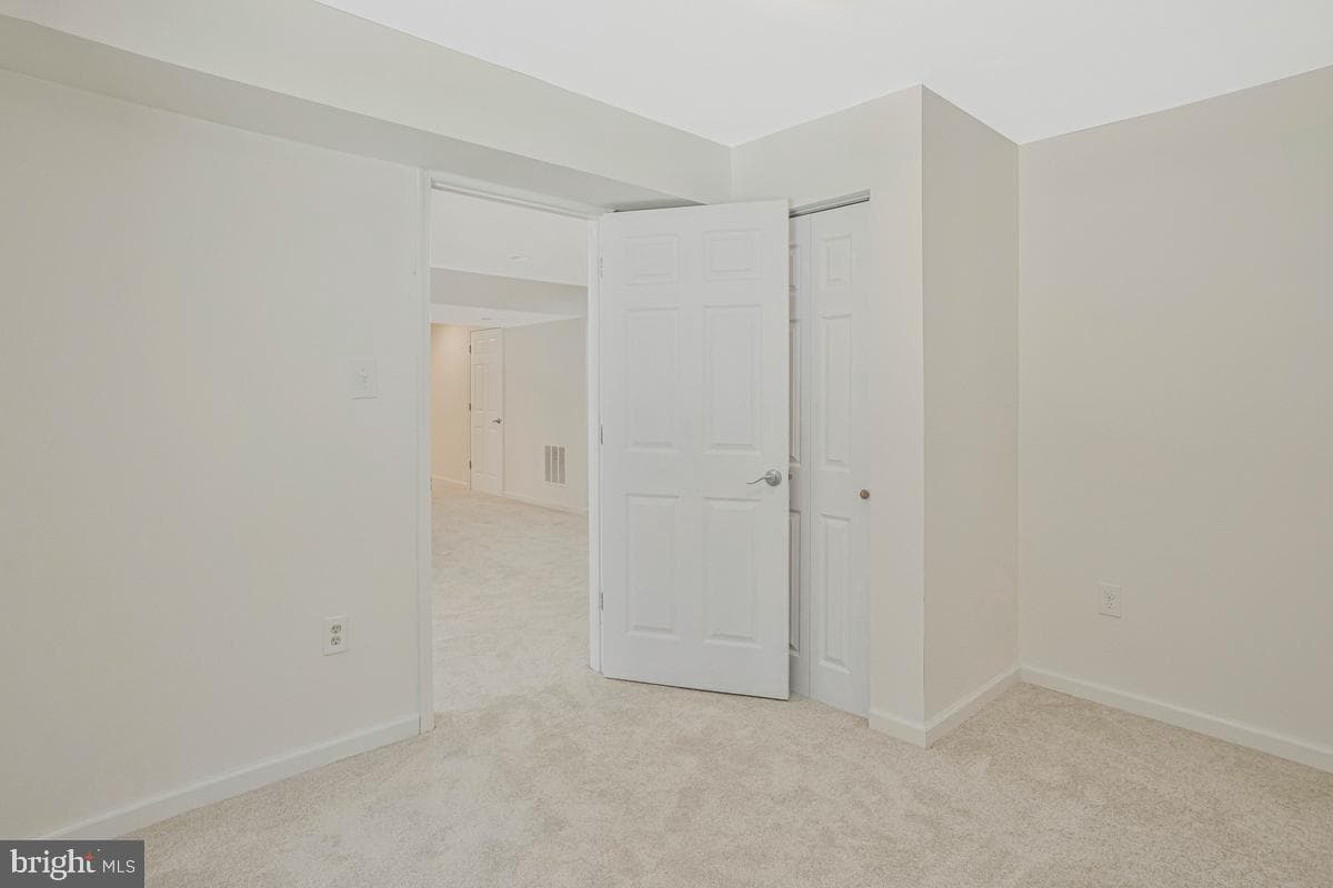 1000 Tiffany Park photo 47