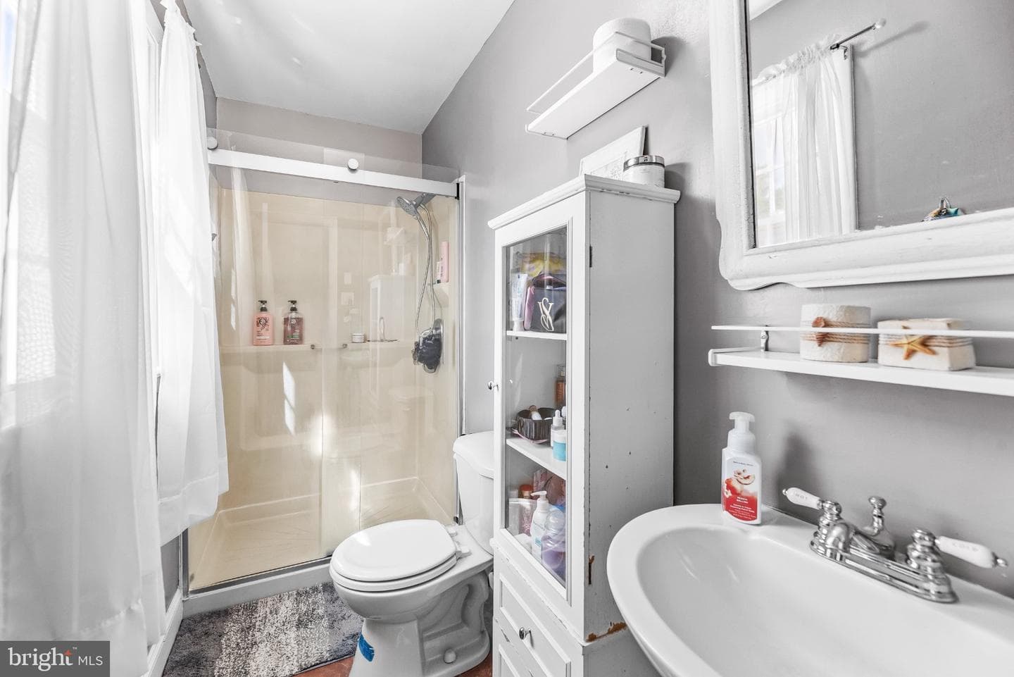 1543 Avenue B Street photo 21