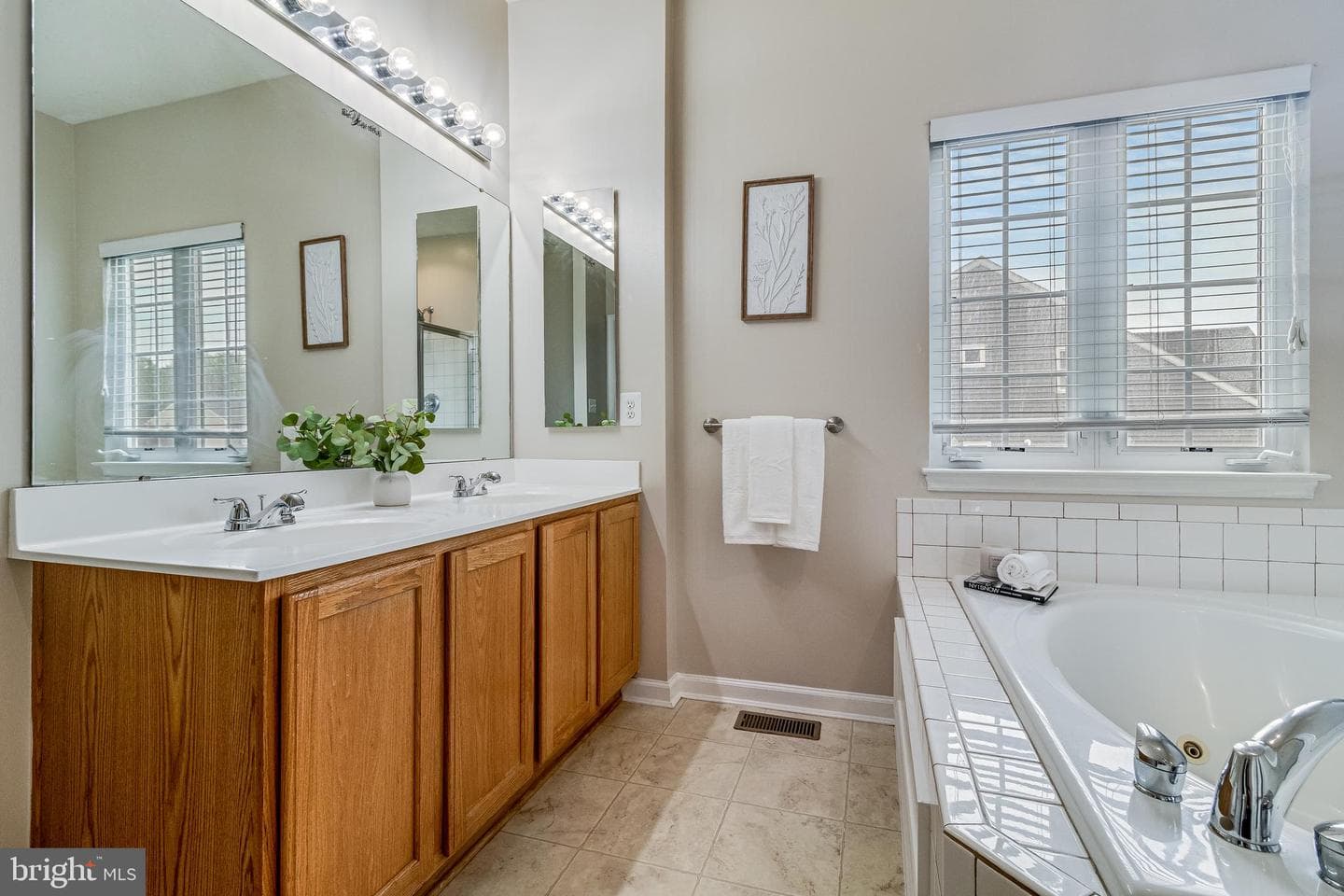 2295 Sansbury Drive photo 25