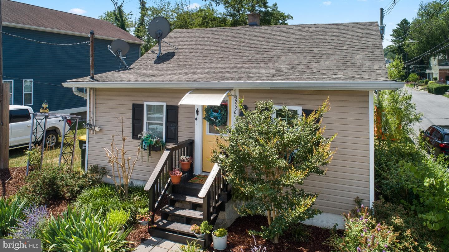 8256 D Street photo 4