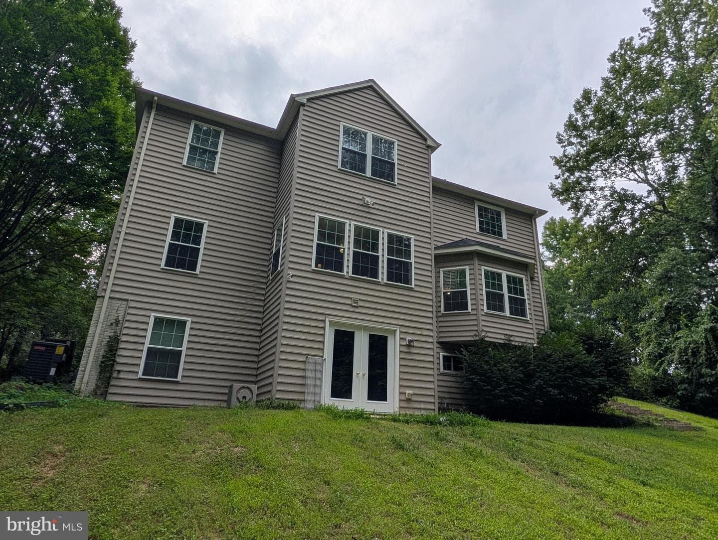2440 Abigail Court photo 3