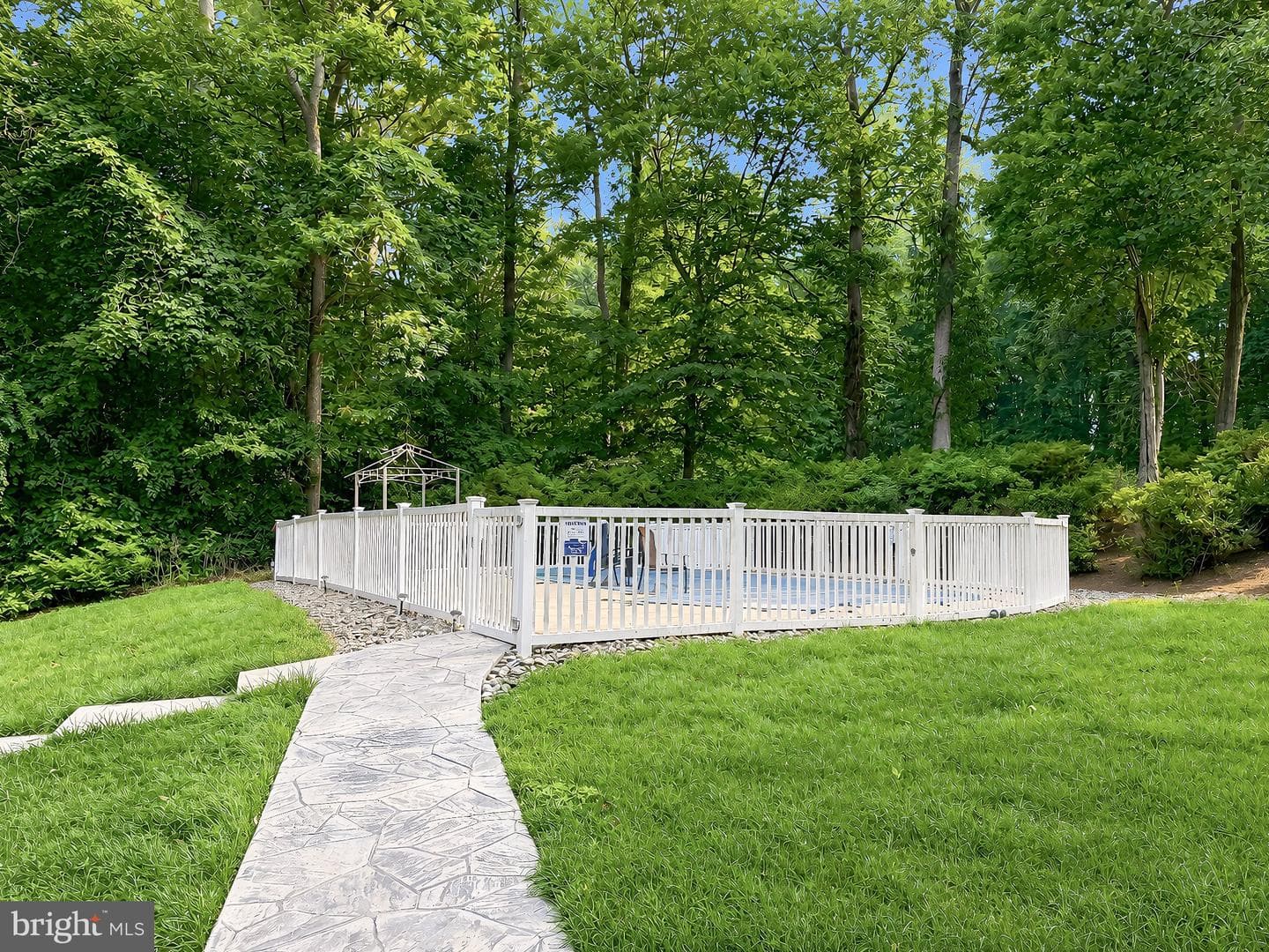 470 Chippingwood Drive photo 60