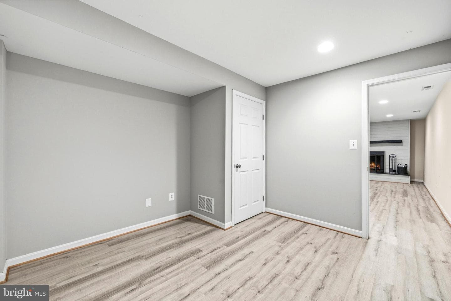 410 Hawthorne Court photo 29