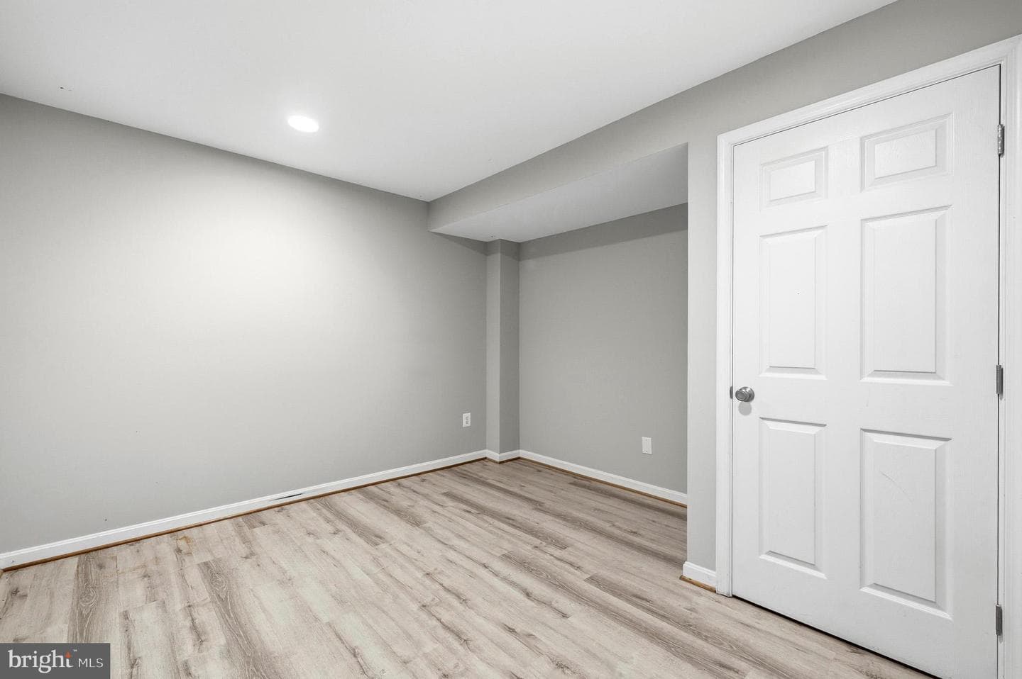 410 Hawthorne Court photo 30
