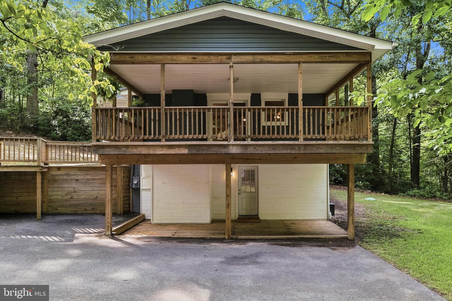 410 Hawthorne Court photo 37